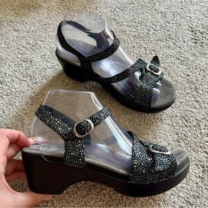 Dansko Sandi Size 39 Ankle Strap Sandals Shagreen Black Pebble Slingback Wedge